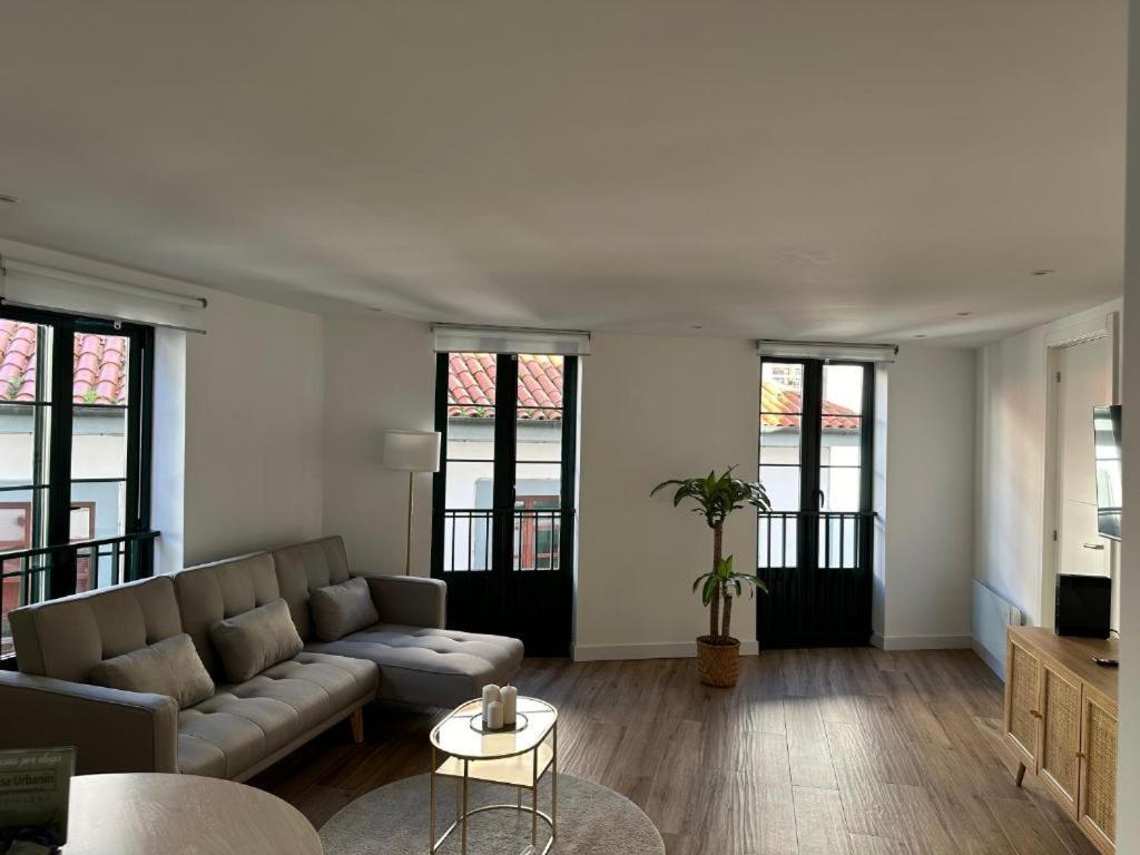 Apartamentos Urbanin II Plaza De San Pedro Cudillero Bagian luar foto